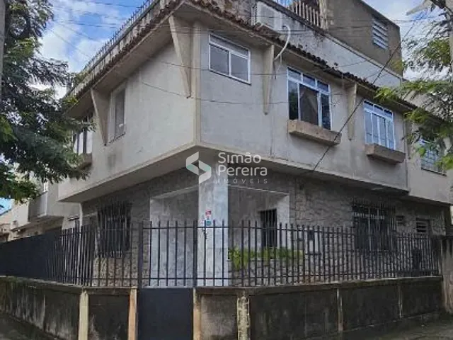 Casa com 350m² 3 quartos e 3 banheiros, à venda, no bairro Centro em Três Rios