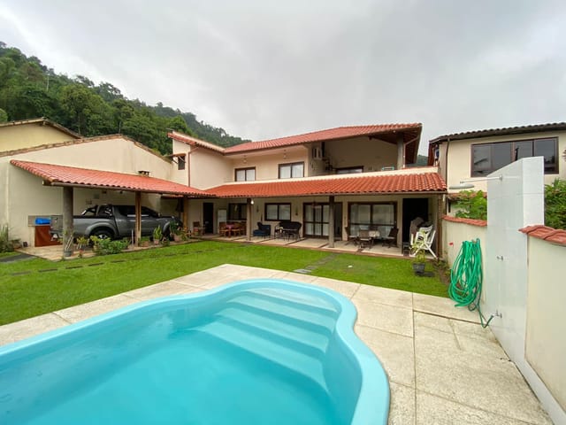 Casa com 450m² 5 quartos e 6 banheiros, à venda, no bairro Garatucaia em Angra dos Reis