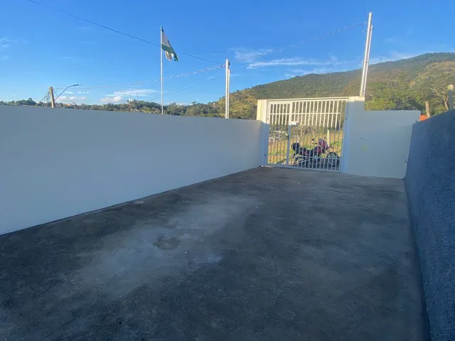 Casa 2 quartos e 1 banheiro, para alugar, no bairro ROSEIRA em Extrema