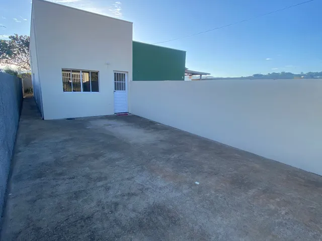 Casa 2 quartos e 1 banheiro, para alugar, no bairro ROSEIRA em Extrema