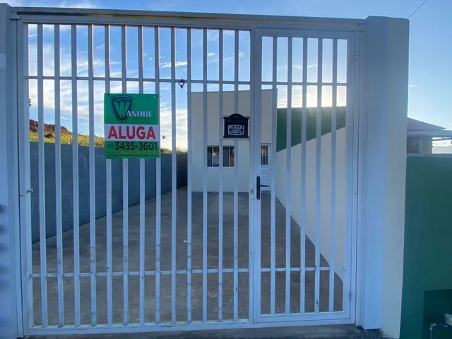 Casa 2 quartos e 1 banheiro, para alugar, no bairro ROSEIRA em Extrema