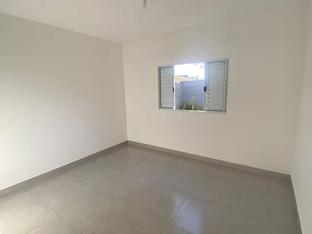 Casa 2 quartos e 1 banheiro, para alugar, no bairro ROSEIRA em Extrema