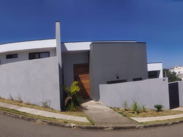 Casa com 450m² 4 quartos e 2 banheiros, à venda, no bairro Vila Tenente Vasconcelos em São João da Boa Vista