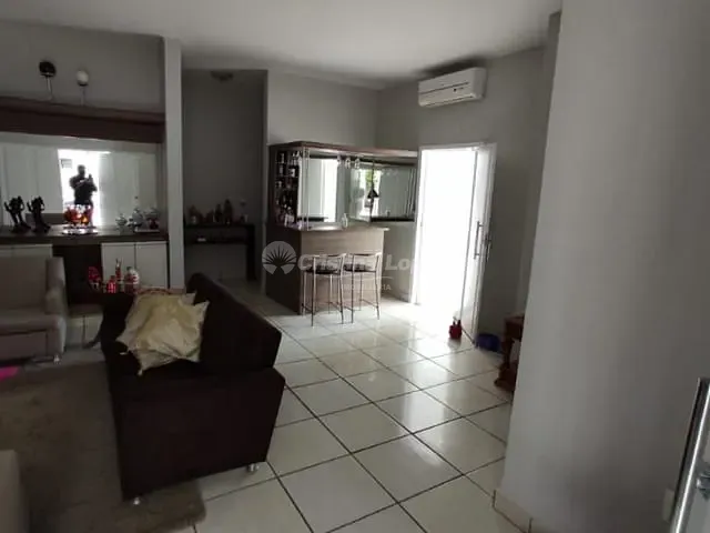 Casa à venda, no bairro Horto em Teresina