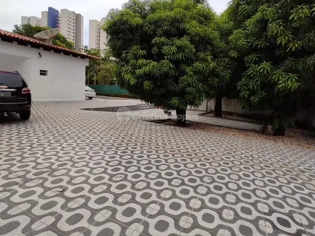 Casa à venda, no bairro Horto em Teresina