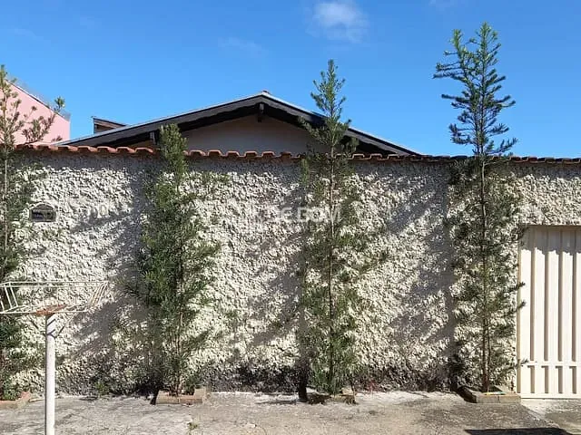 Casa com 180m² 3 quartos e 4 banheiros, à venda, no bairro Parque Pinheiros em Poços de Caldas
