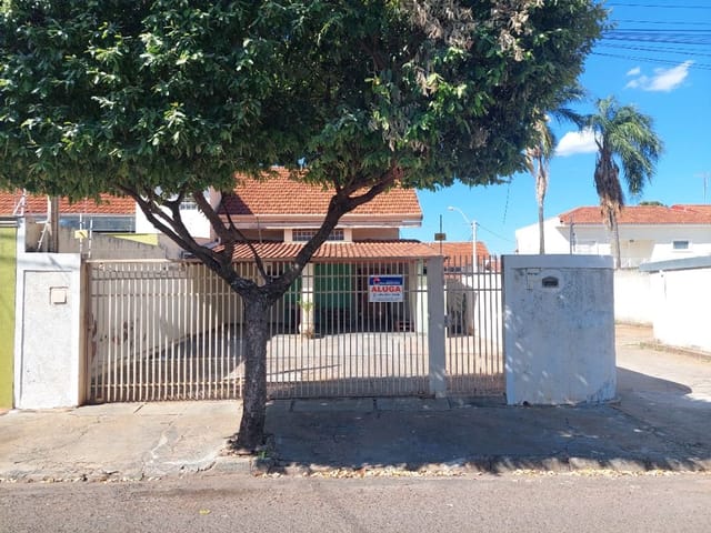 Casa com 194m² 2 quartos e 2 banheiros, para alugar, no bairro Vila Maria em Birigui