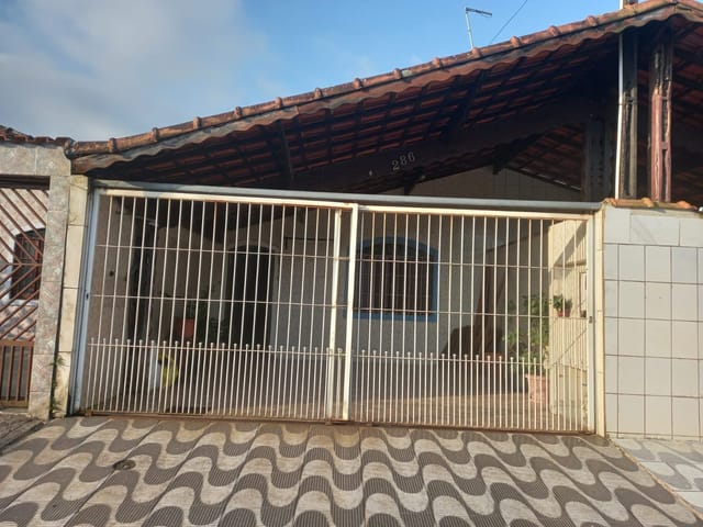 Casa 2 quartos e 2 banheiros, à venda, no bairro Real em Praia Grande
