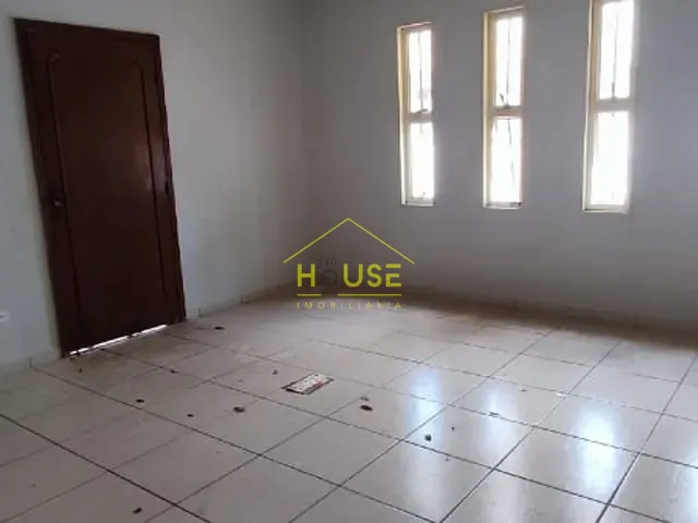 Casa com 300m², à venda, no bairro Vila América em Votuporanga