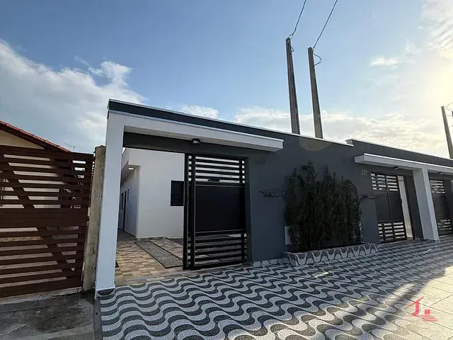 Casa com 155m² 3 quartos e 2 banheiros, à venda, no bairro Loty em Itanhaém
