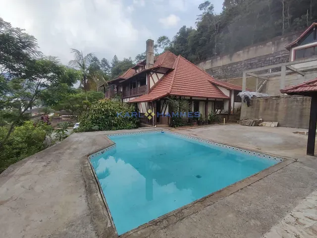 Casa com 2500m² 6 quartos e 8 banheiros, à venda, no bairro Quitandinha em Petrópolis