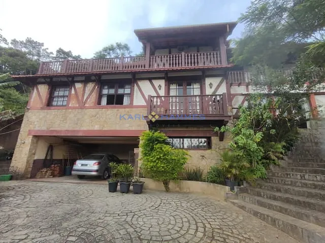 Casa com 2500m² 6 quartos e 8 banheiros, à venda, no bairro Quitandinha em Petrópolis
