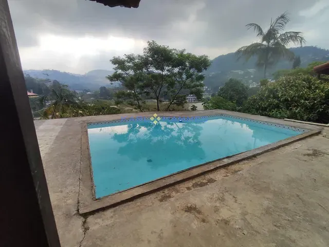 Casa com 2500m² 6 quartos e 8 banheiros, à venda, no bairro Quitandinha em Petrópolis