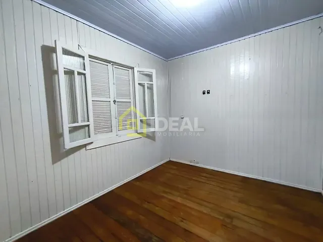 Casa 3 quartos e 1 banheiro, para alugar, no bairro Petrópolis em Concórdia