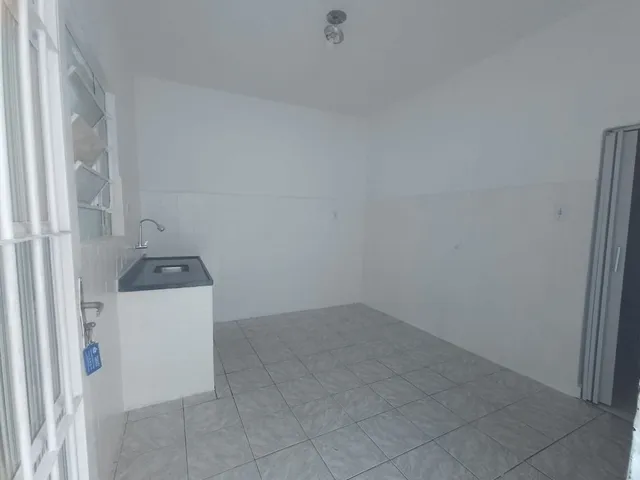Casa com 300m² 1 quarto e 1 banheiro, para alugar, no bairro Vila Margarida em São Paulo