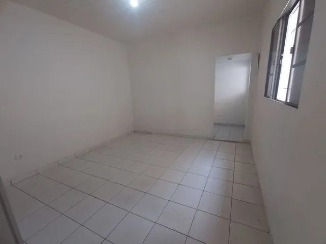 Casa com 300m² 1 quarto e 1 banheiro, para alugar, no bairro Vila Margarida em São Paulo