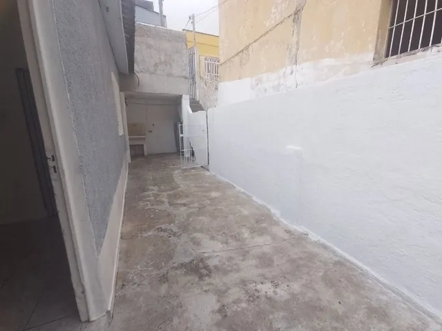 Casa com 300m² 1 quarto e 1 banheiro, para alugar, no bairro Vila Margarida em São Paulo
