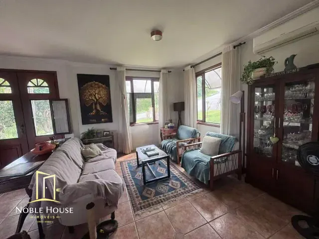 Casa com 1144m² 4 quartos e 5 banheiros, à venda ou para alugar, no bairro Vista Alegre em Vinhedo