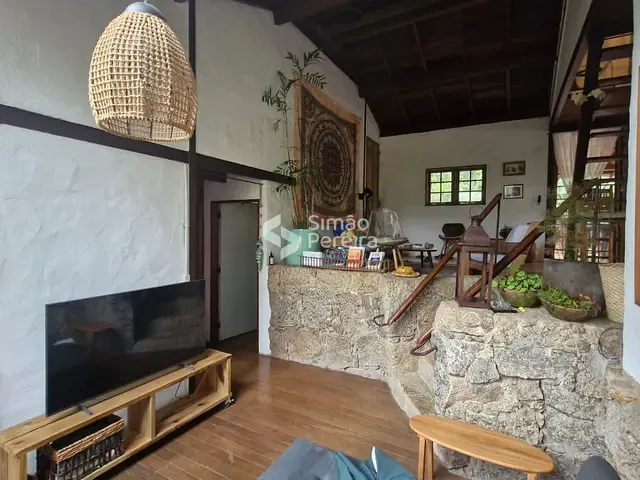 Casa com 4000m² 4 quartos e 4 banheiros, à venda, no bairro vale das videiras em Petrópolis