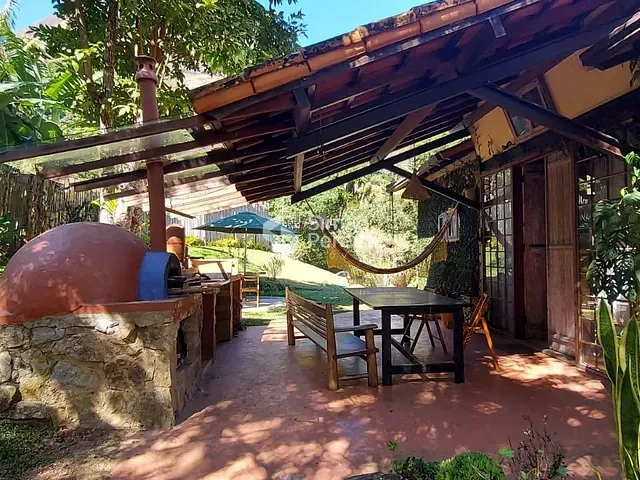 Casa com 4000m² 4 quartos e 4 banheiros, à venda, no bairro vale das videiras em Petrópolis