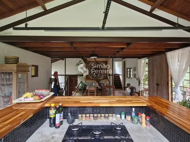 Casa com 4000m² 4 quartos e 4 banheiros, à venda, no bairro vale das videiras em Petrópolis