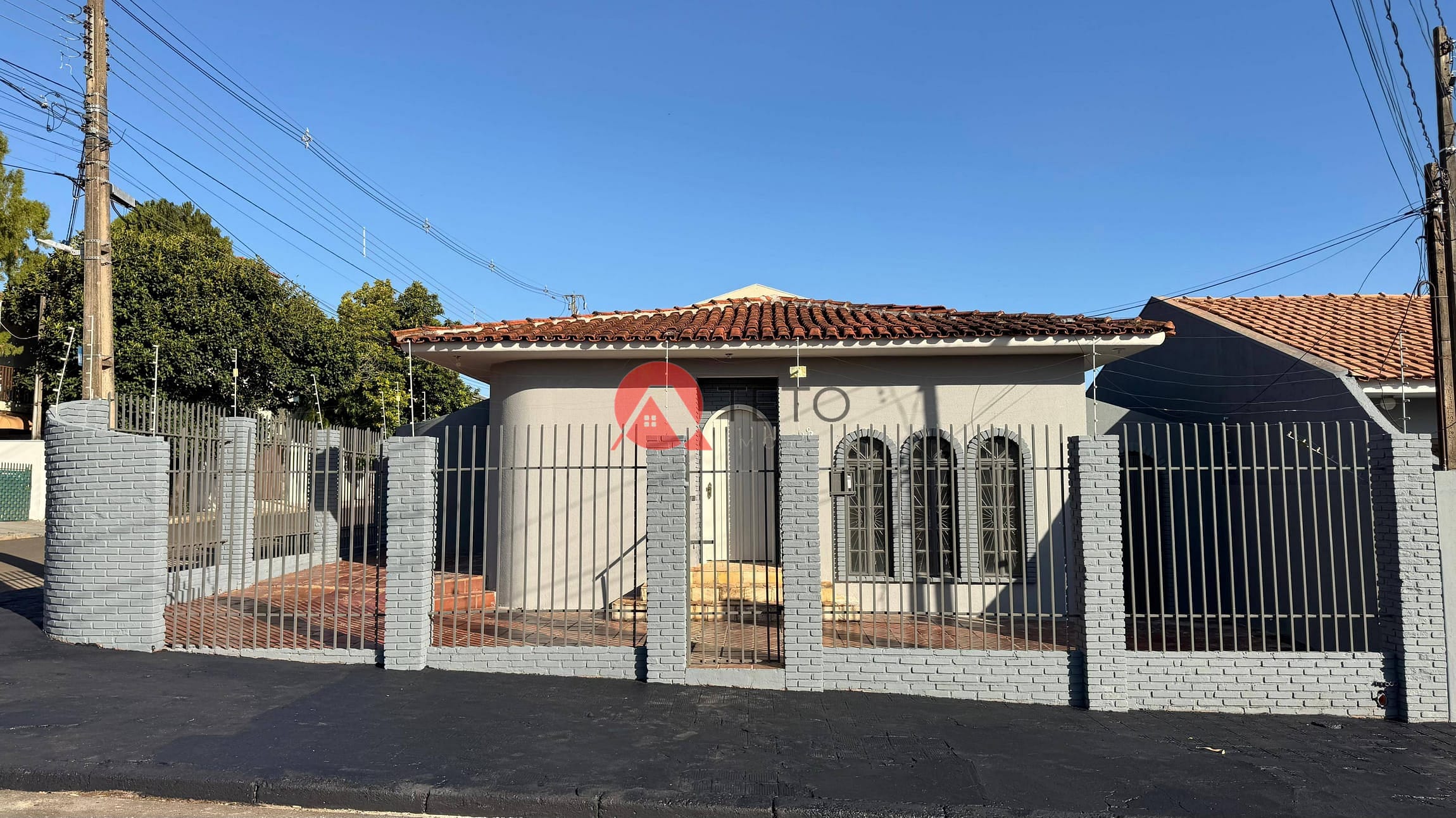 Casa para alugar com 3 quartos, 90m² - Foto 1