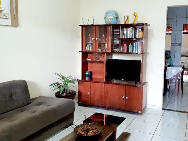 Casa com 360m² 3 quartos e 2 banheiros, à venda, no bairro Jardim Tangará em Caldas Novas
