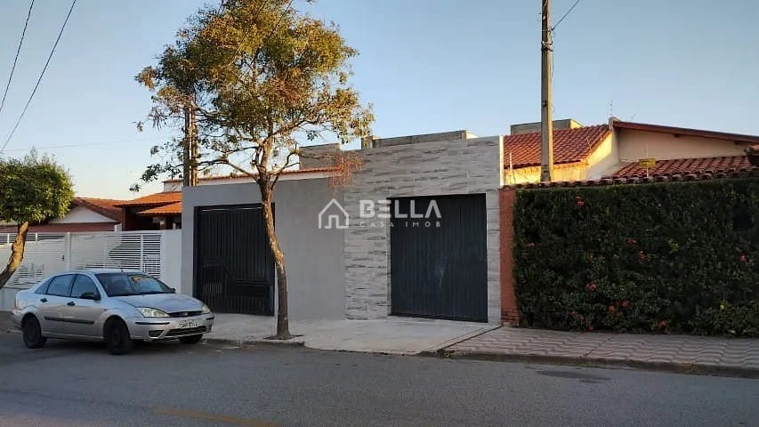 Casa à venda e aluguel com 3 quartos, 225m² - Foto 1
