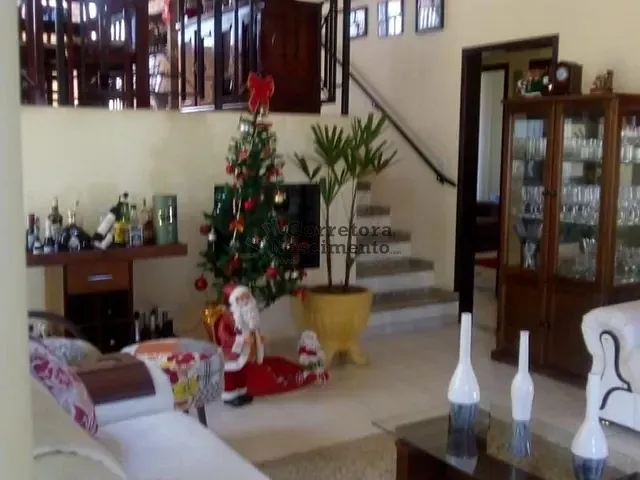 Casa com 375m² 3 quartos e 3 banheiros, à venda, no bairro Jardim Coleginho em Jacareí