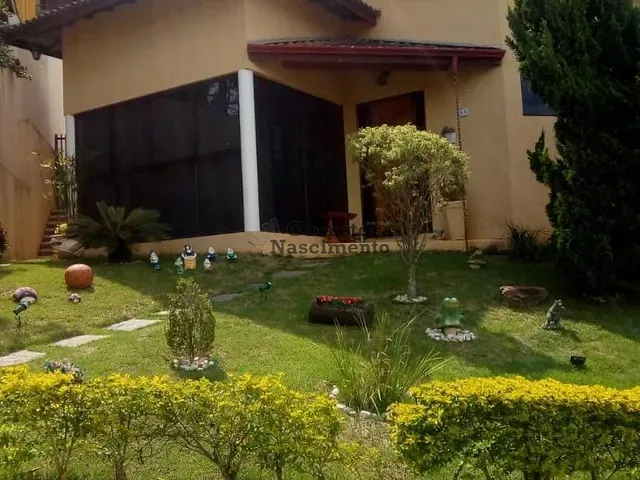 Casa com 375m² 3 quartos e 3 banheiros, à venda, no bairro Jardim Coleginho em Jacareí