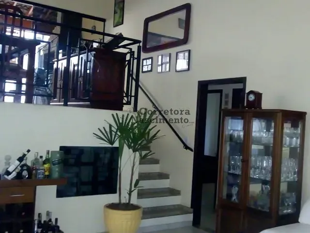 Casa com 375m² 3 quartos e 3 banheiros, à venda, no bairro Jardim Coleginho em Jacareí
