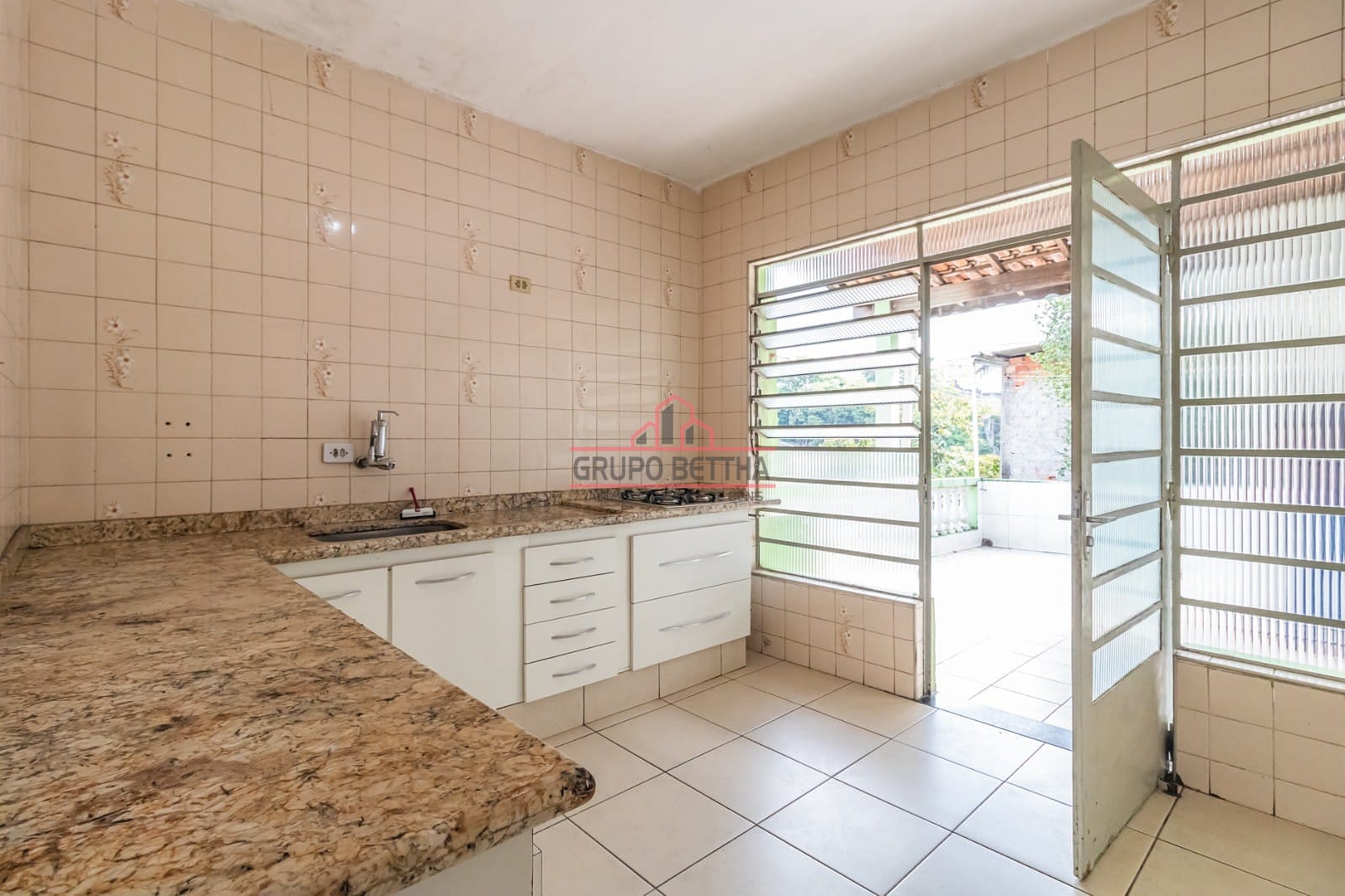 Casa à venda com 2 quartos, 334m² - Foto 1