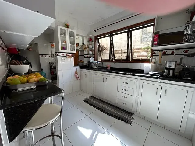 Casa com 300m² 4 quartos e 3 banheiros, à venda, no bairro Recanto de Itaipuaçu (Itaipuaçu) em Maricá