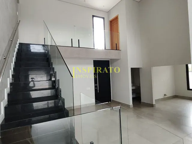 Casa com 1200m² 6 quartos e 8 banheiros, à venda ou para alugar, no bairro Medeiros em Jundiaí
