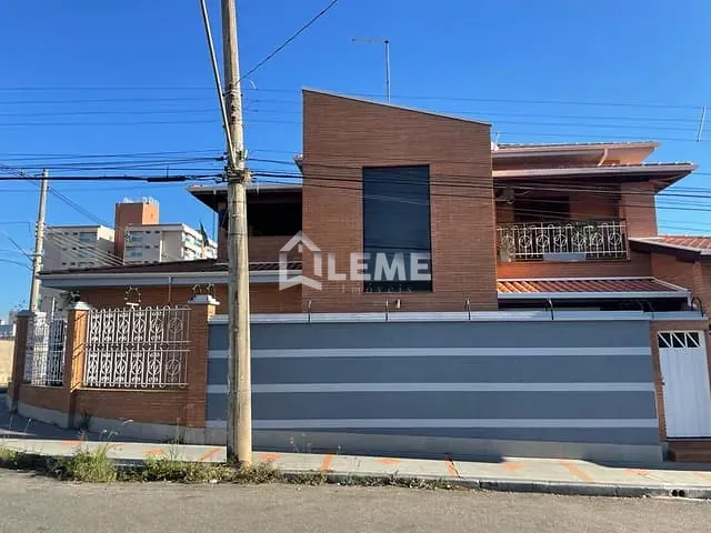 Casa com 389m² 4 quartos e 5 banheiros, à venda, no bairro Cecap I em Mococa