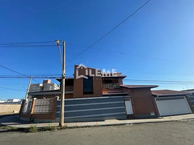 Casa com 389m² 4 quartos e 5 banheiros, à venda, no bairro Cecap I em Mococa