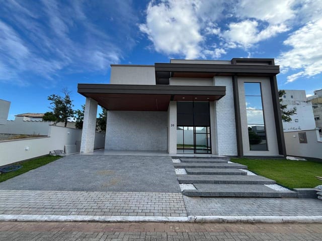 Casa com 400m² 3 quartos e 4 banheiros, à venda, no bairro Ingleses do Rio Vermelho em Florianópolis