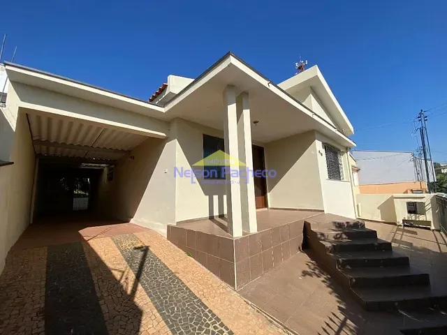 Casa com 400m² 2 quartos e 2 banheiros, à venda, no bairro Centro em Capivari