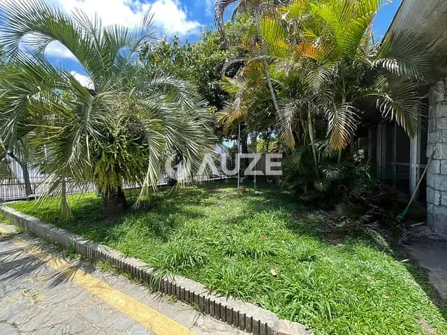 Casa com 1075m², à venda, no bairro Bom Retiro em Curitiba