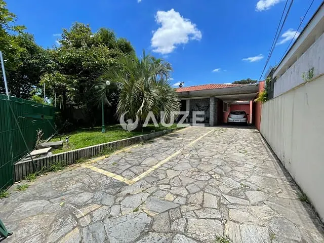 Casa com 1075m², à venda, no bairro Bom Retiro em Curitiba