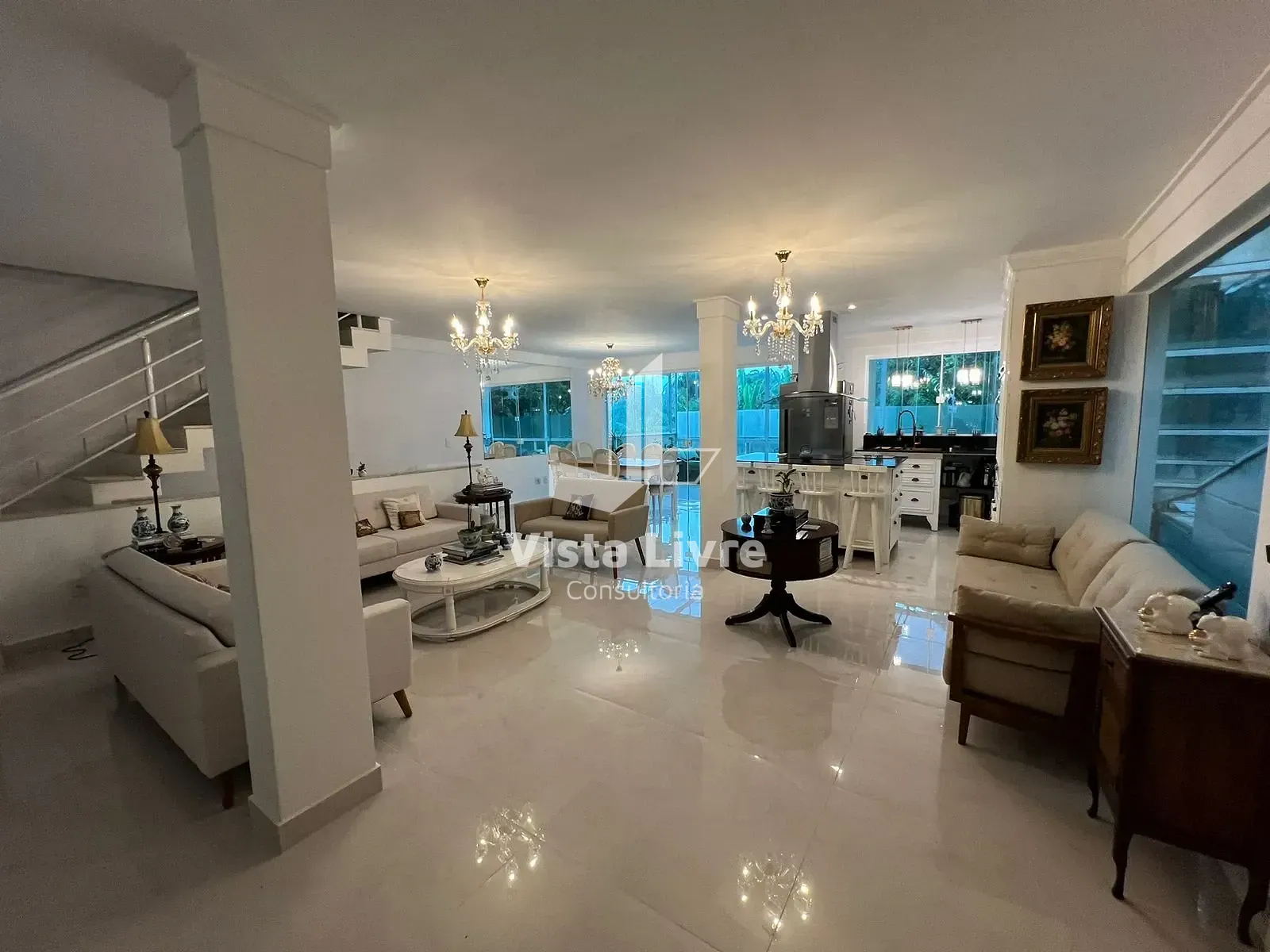 Casa, 4 quartos, 269 m² - Foto 1