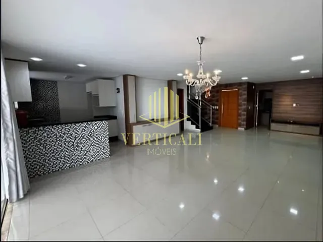 Casa 3 quartos e 5 banheiros, à venda, no bairro Jardim Imperial em Cuiabá