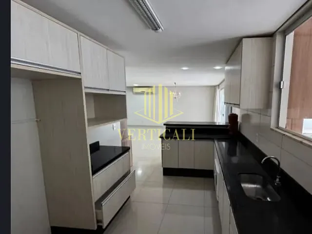 Casa 3 quartos e 5 banheiros, à venda, no bairro Jardim Imperial em Cuiabá