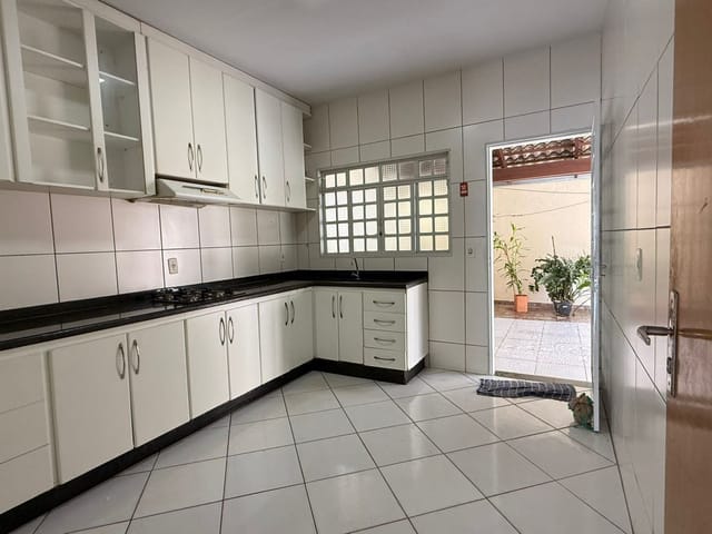 Casa com 266m² 3 quartos e 2 banheiros, à venda, no bairro Jardim Nova Era em Aparecida de Goiânia