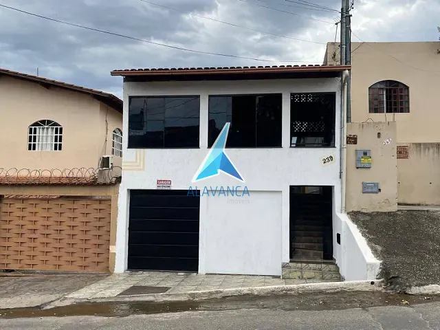 Casa com 171m² 3 quartos e 2 banheiros, à venda, no bairro Santa Rita em Governador Valadares