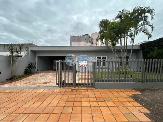 Casa com 450m², à venda ou para alugar, no bairro Nossa Senhora de Lourdes em Londrina