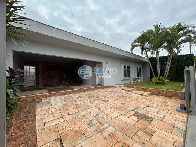Casa com 450m², à venda ou para alugar, no bairro Nossa Senhora de Lourdes em Londrina