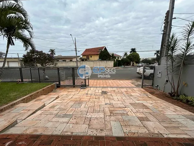 Casa com 450m², à venda ou para alugar, no bairro Nossa Senhora de Lourdes em Londrina