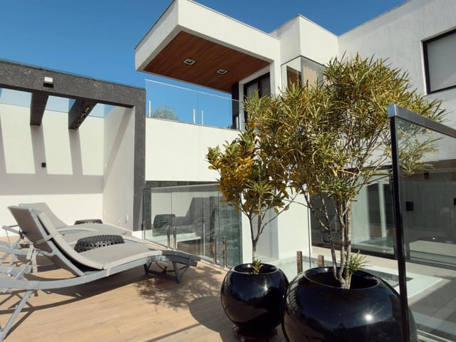 Casa com 688m² 4 quartos e 5 banheiros, à venda, no bairro Boulevard Lagoa em Serra