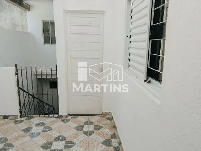 Casa 2 quartos e 1 banheiro, para alugar, no bairro Jardim Macedônia em São Paulo
